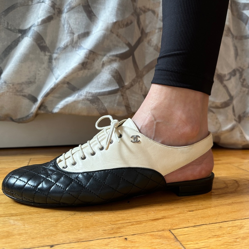 Chanel Lambskin Slingback Mules Black & Ivory Flats Quilted Lace up 38.5 US 8